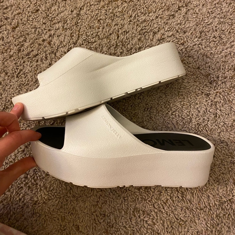 Lemon Jelly white sandals